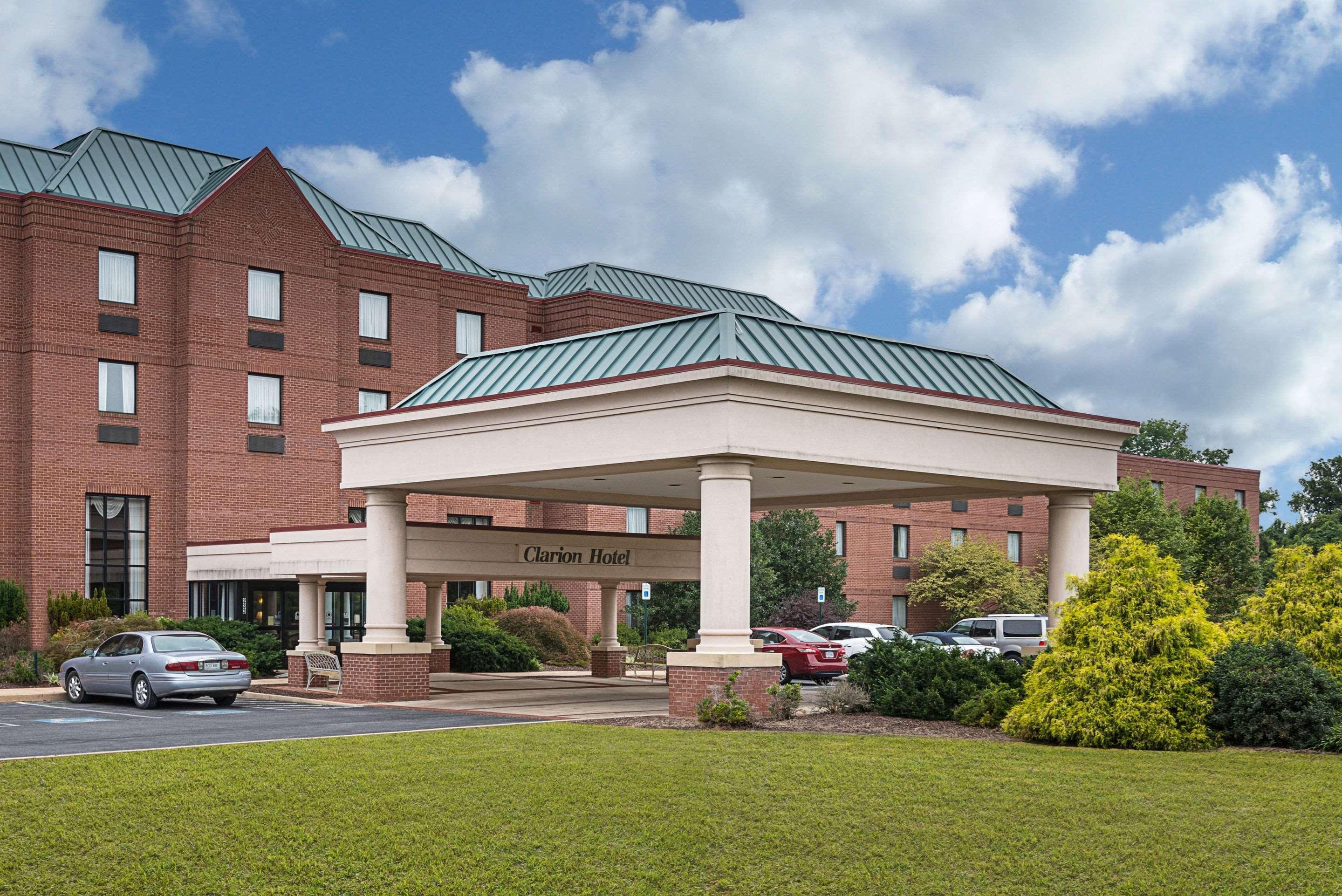 Clarion Hotel & Conference Center Shepherdstown Buitenkant foto