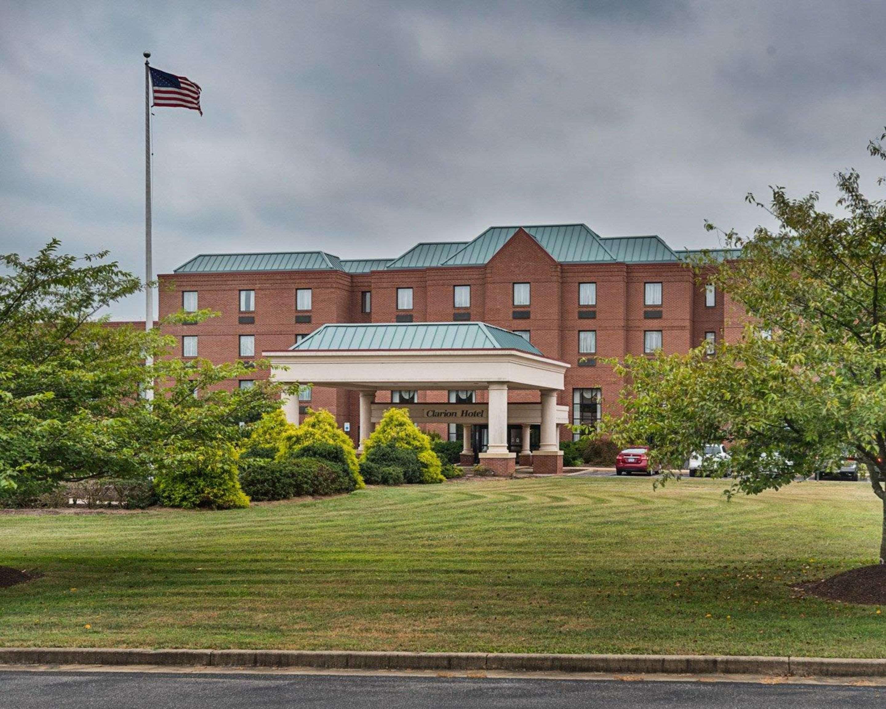 Clarion Hotel & Conference Center Shepherdstown Buitenkant foto