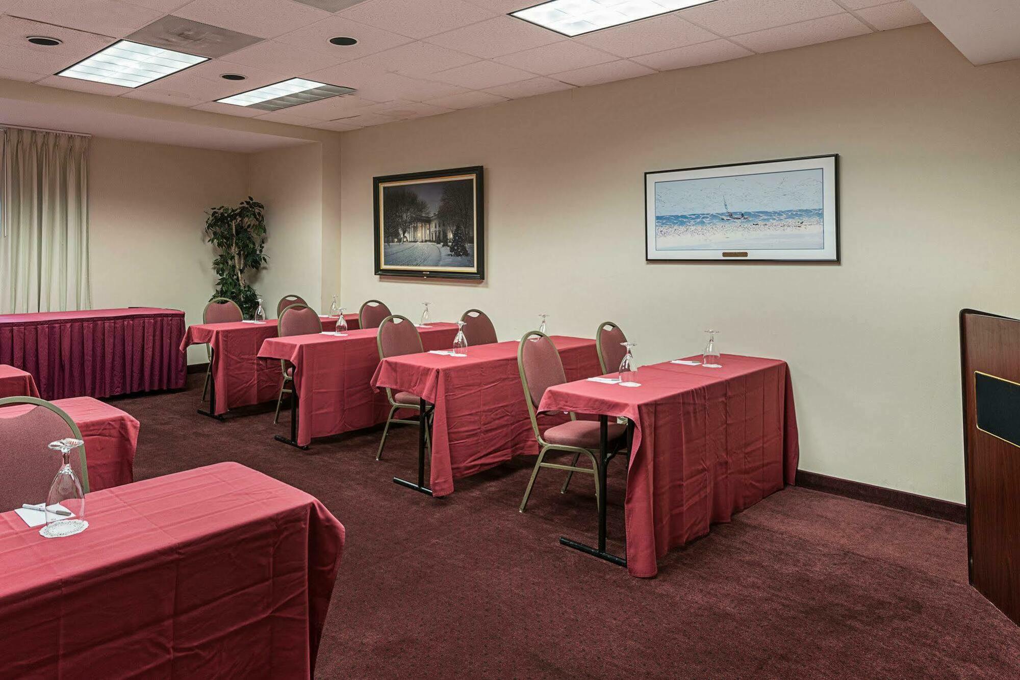Clarion Hotel & Conference Center Shepherdstown Buitenkant foto