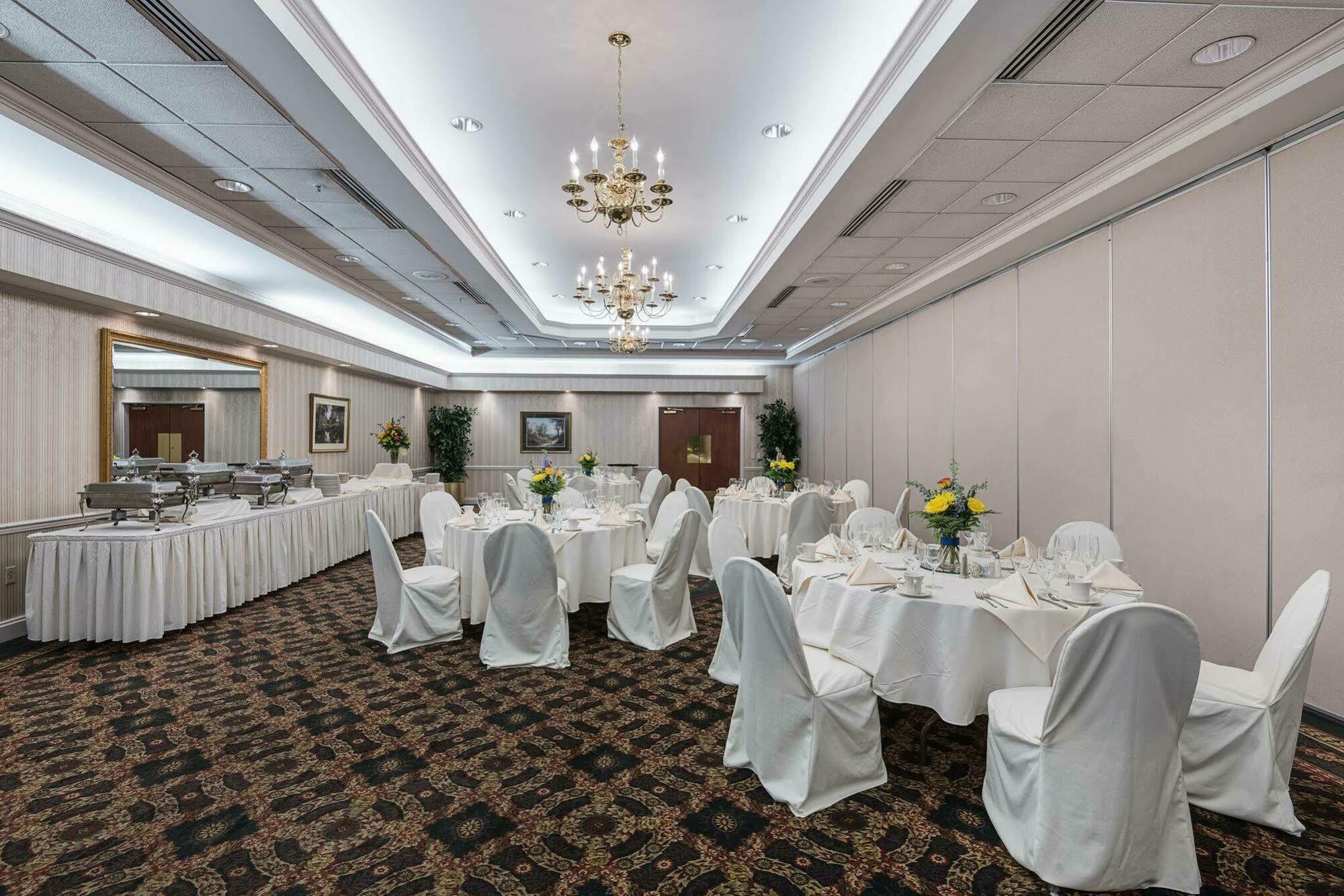 Clarion Hotel & Conference Center Shepherdstown Buitenkant foto